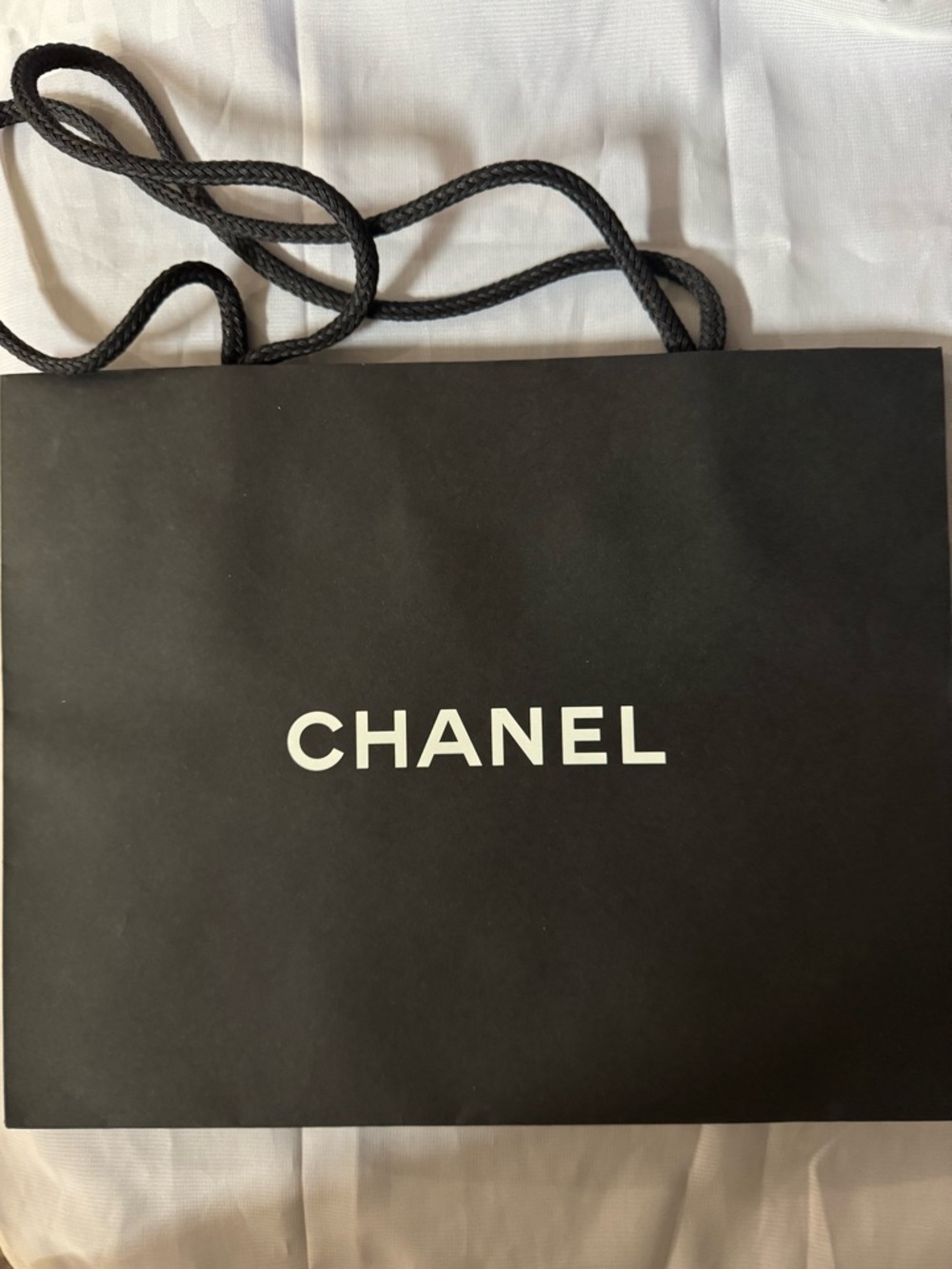 CHANEL 💯% Authentic iconic paper shopping bag — like new — Ideal for gifting.